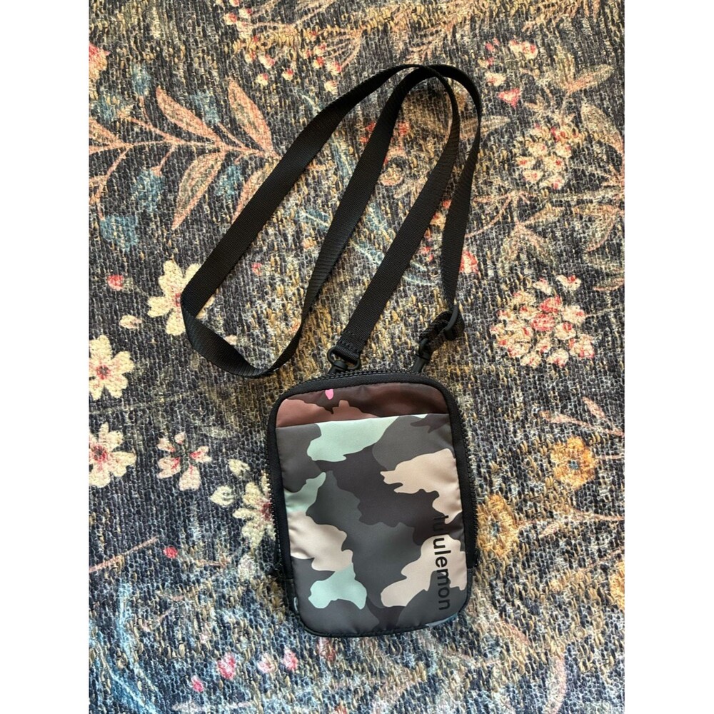 Lululemon Easy Access Crossbody Bag in Heritage 365 Camo Neo Mint Multi